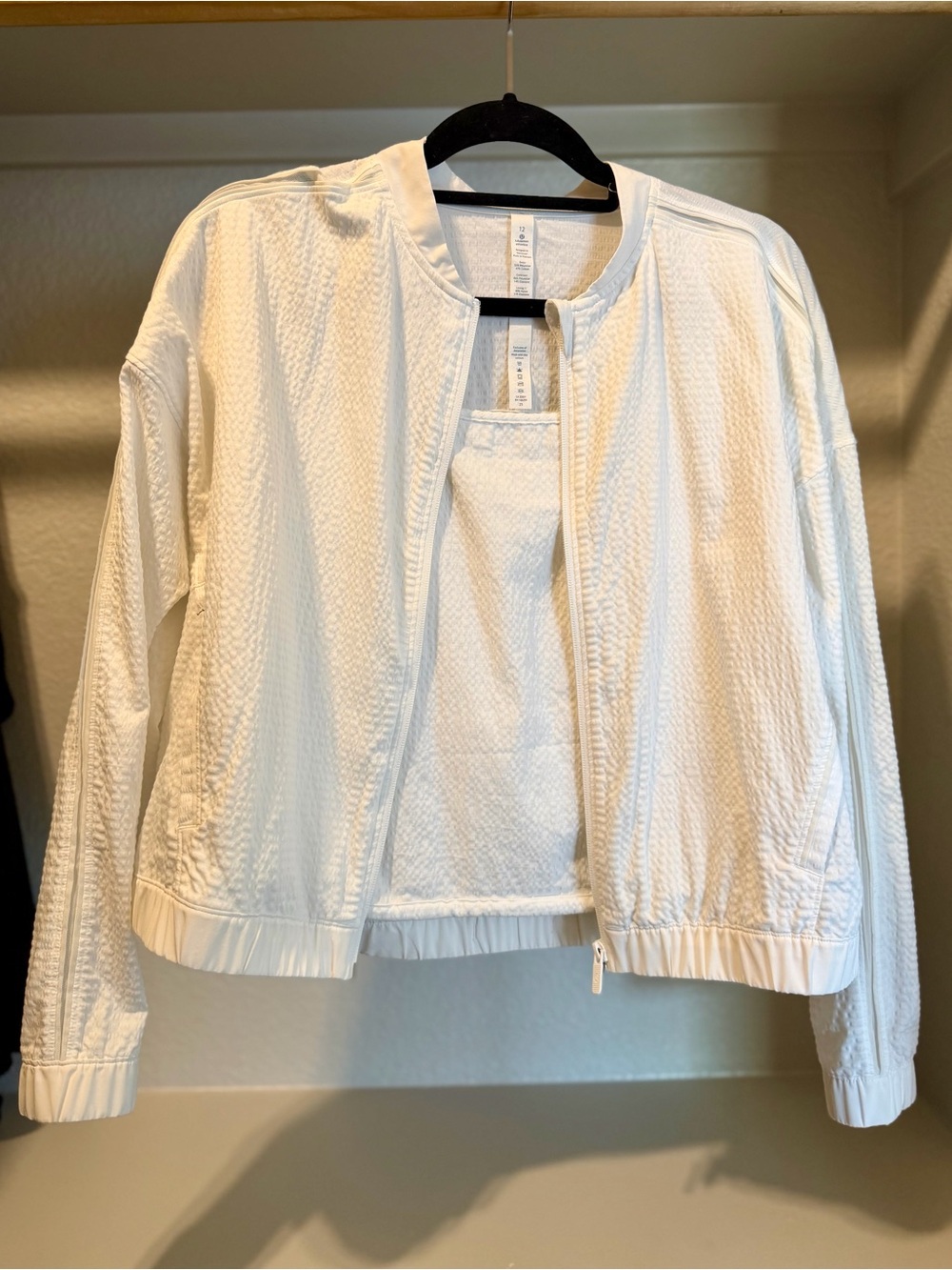 Lululemon White Textured Packable Zip Jacket turns into Drawstring Bag Size 12 - Picture 3 of 6
